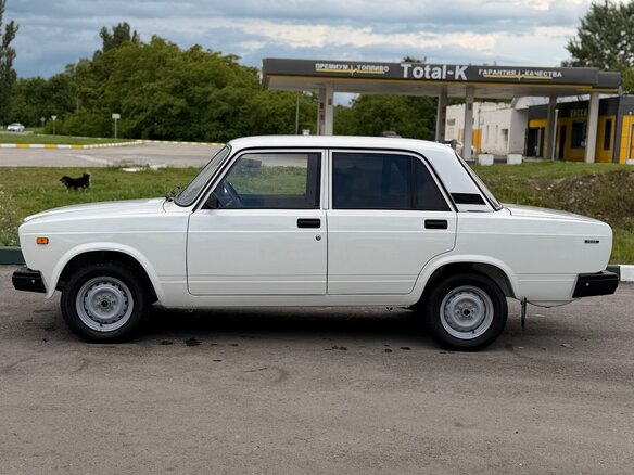 2005 Lada (ВАЗ) 2107, белый, 257000 рублей - вид 3