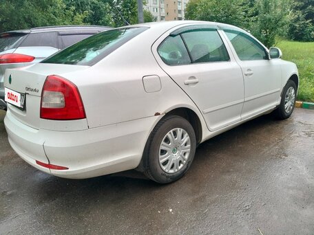 2011 Skoda Octavia II (A5) Рестайлинг, белый, 550000 рублей, вид 3