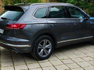2018 Volkswagen Touareg III, серый, 3900000 рублей, вид 2