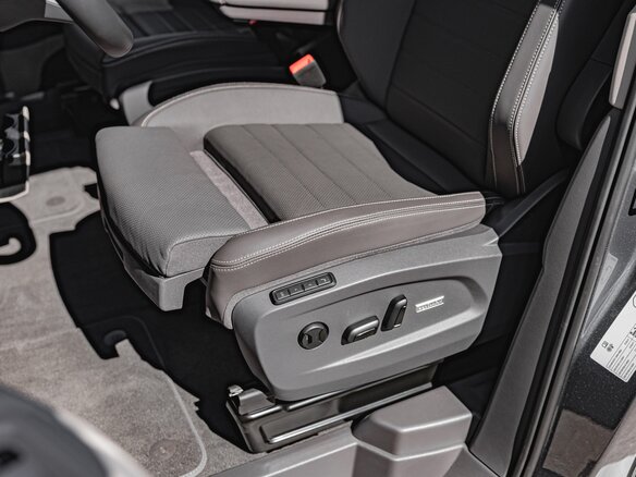 2026 Volkswagen Multivan Long T7, серый, 13690000 рублей - вид 2