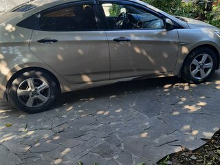 2011 Hyundai Solaris I, бежевый, 650000 рублей, вид 2