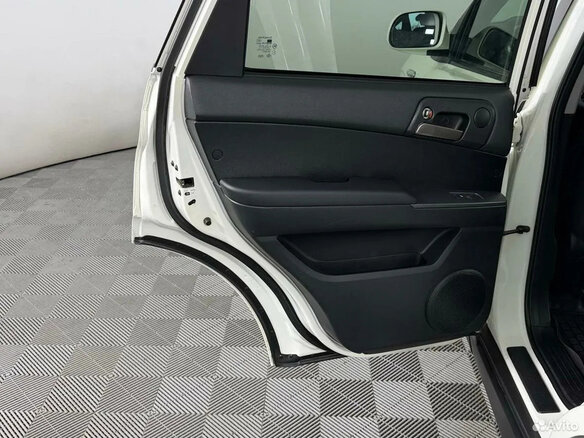 2011 SsangYong Actyon 6-speed I, белый, 700000 рублей - вид 6
