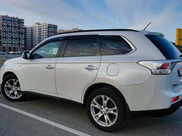 2014 Mitsubishi Outlander III, белый, 1680000 рублей - вид 12