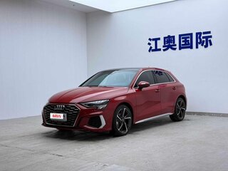 2023 Audi A3 Sportback 35 TFSI IV (8Y), красный, 1800000 рублей, вид 3
