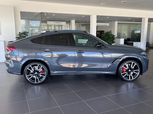 2024 BMW X6 M60i III (G06) Рестайлинг, серый, 16290000 рублей - вид 3
