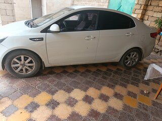 2015 Kia Rio III Рестайлинг, белый, 830000 рублей, вид 4