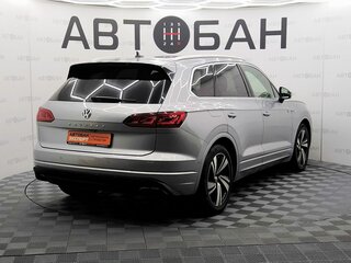 2019 Volkswagen Touareg III, серебристый, 3600000 рублей, вид 3