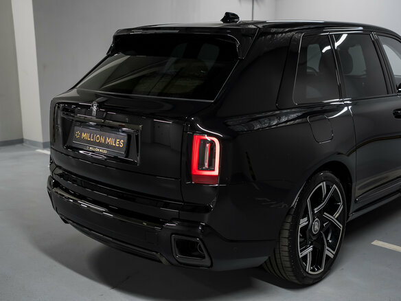2025 Rolls-Royce Cullinan Black Badge I Рестайлинг (Series II), чёрный, 72000000 рублей - вид 15