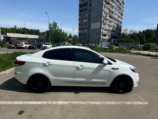2017 Kia Rio III Рестайлинг, белый, 950000 рублей, вид 2