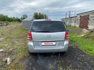 2010 Opel Zafira B Рестайлинг, серебристый, 260000 рублей, вид 5