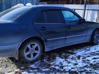 1999 Mercedes-Benz E-Класс 240 II (W210, S210) Рестайлинг, синий, 280000 рублей, вид 4