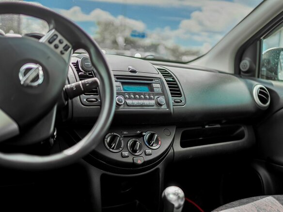 2011 Nissan Note I Рестайлинг, серебристый, 799000 рублей - вид 7