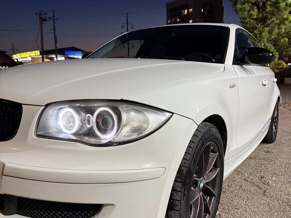2008 BMW 1 серии 116i I (E81/E82/E87/E88) Рестайлинг, белый, 740000 рублей - вид 1