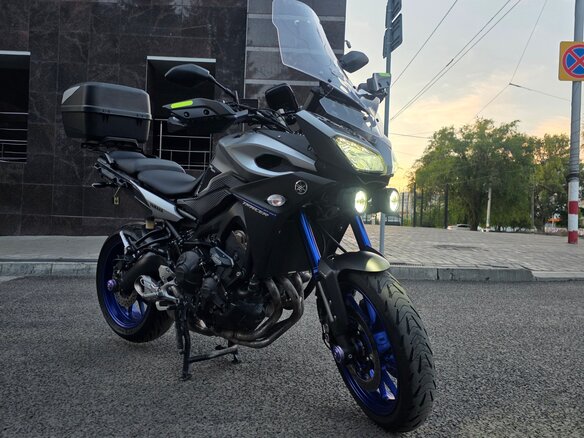 2015 Yamaha MT-09 Tracer (FJ-09), серый, 739000 рублей - вид 3