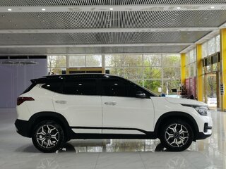 2022 Kia KX3, белый, 1800000 рублей, вид 5