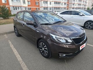 2017 Kia Rio III Рестайлинг, коричневый, 1150000 рублей, вид 3
