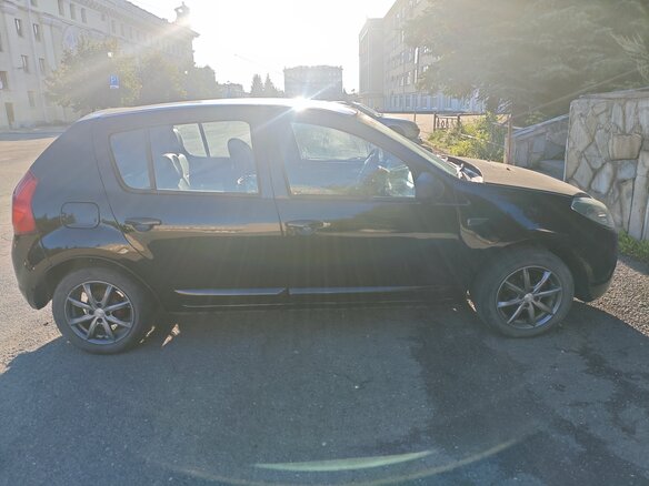2013 Renault Sandero I, чёрный, 250000 рублей