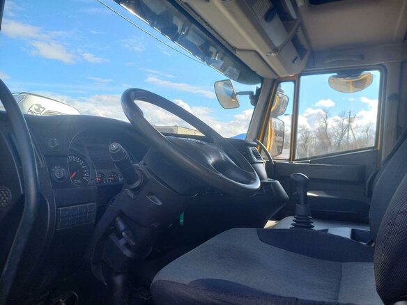 2022 IVECO-Hongyan 6x4 (CQ3346), жёлтый, 2450250 рублей - вид 7