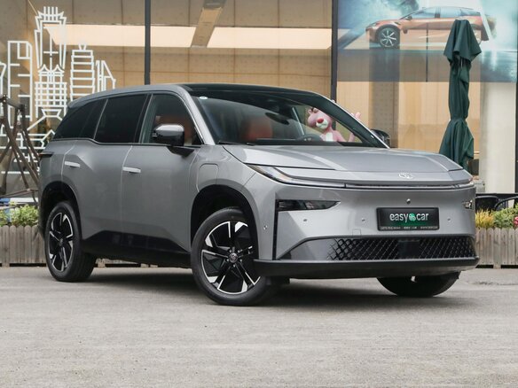 2026 Toyota bZ3X 58.3 kWh, серебристый, 3013000 рублей - вид 7