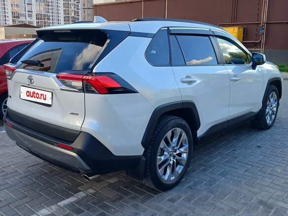 2021 Toyota RAV4 V (XA50), белый - вид 3
