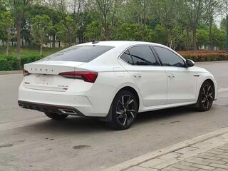 2022 Skoda Octavia IV (A8), белый, 1930000 рублей, вид 4