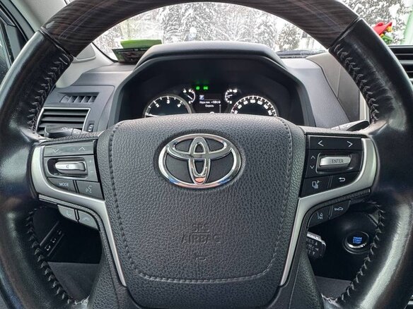 2020 Toyota Land Cruiser Prado 150 Series Рестайлинг 2, белый, 5999000 рублей - вид 4