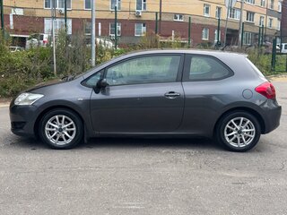 2008 Toyota Auris 5-speed I, серый, 780000 рублей, вид 2