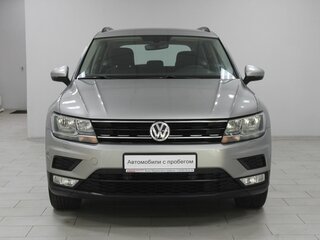 2017 Volkswagen Tiguan II, серебристый, 1519900 рублей, вид 2
