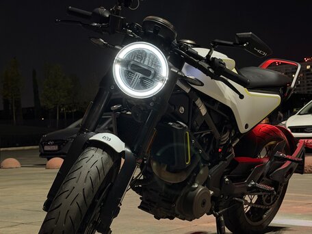 2018 Husqvarna Vitpilen 401, белый, 550000 рублей, вид 4