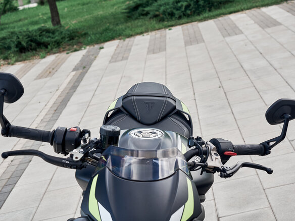2021 Triumph Street Triple, чёрный, 940000 рублей - вид 14