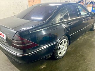 1999 Mercedes-Benz S-Класс 320 IV (W220), чёрный, 495000 рублей, вид 2