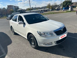 2011 Skoda Octavia II (A5) Рестайлинг, белый, 400000 рублей, вид 2