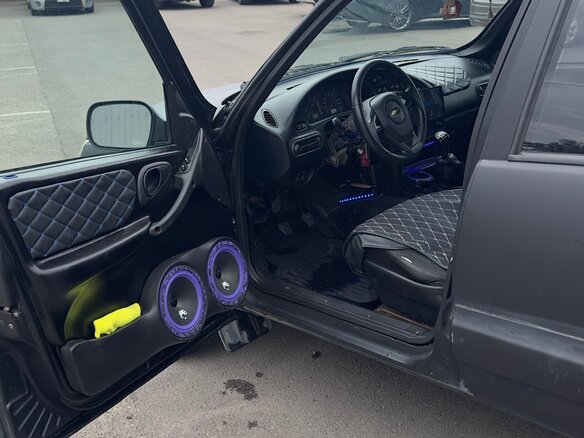 2004 Chevrolet Niva I, чёрный, 300000 рублей - вид 12