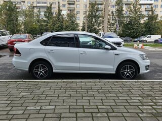 2018 Volkswagen Polo V Рестайлинг, белый, 899000 рублей, вид 2