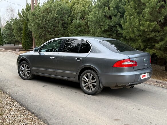 2010 Skoda Superb II, серый, 700000 рублей - вид 4