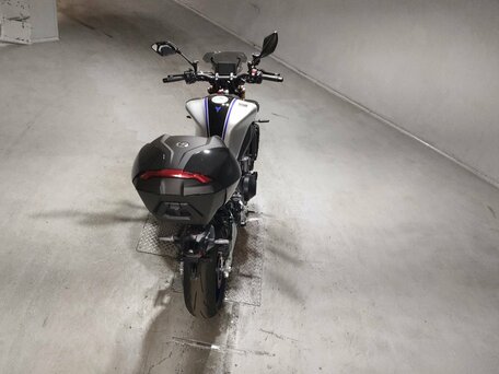 2024 Yamaha MT-09 (FZ-09), серый, 1280000 рублей, вид 4