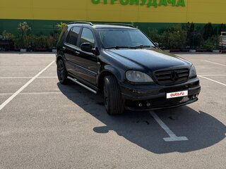 1998 Mercedes-Benz M-Класс 320 I (W163), чёрный, 550000 рублей, вид 2