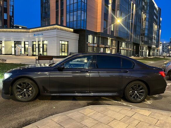 2018 BMW 7 серии Long 730Ld xDrive VI (G11/G12), синий, 3500000 рублей - вид 12