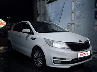 2017 Kia Rio III Рестайлинг, белый, 1050000 рублей, вид 5