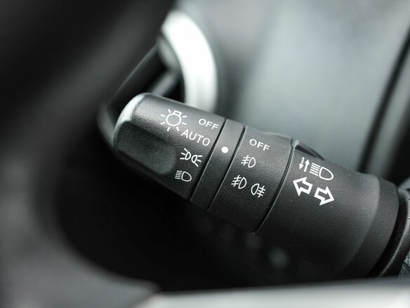 2011 Nissan Note I Рестайлинг, серебристый, 799000 рублей - вид 17