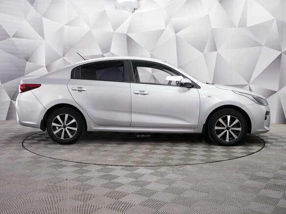 2018 Kia Rio IV, серебристый, 1144000 рублей - вид 5