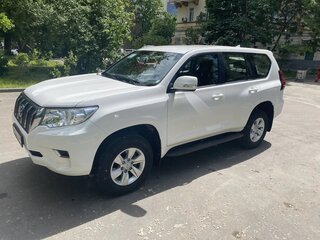 2018 Toyota Land Cruiser Prado 150 Series Рестайлинг 2, белый, 4900000 рублей, вид 1