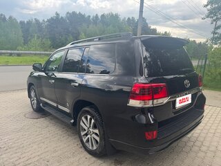 2017 Toyota Land Cruiser 200 Series Рестайлинг 2, чёрный, 6500000 рублей, вид 3