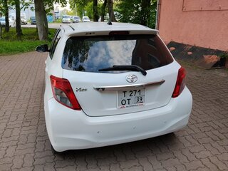 2011 Toyota Vitz III (XP130), белый, 350000 рублей, вид 5