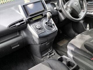 2010 Toyota Wish II, белый, 1250000 рублей, вид 3