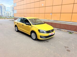 2017 Volkswagen Polo V Рестайлинг, жёлтый, 500000 рублей, вид 4