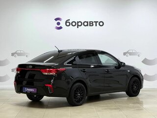 2019 Kia Rio IV, чёрный, 1495000 рублей, вид 4