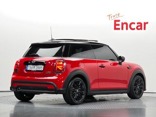 2022 Mini Hatch Cooper III (F55/F56) Рестайлинг 2, красный, 1860000 рублей, вид 3