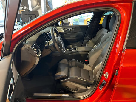 2026 Volvo S60 III, красный, 4990000 рублей, вид 4