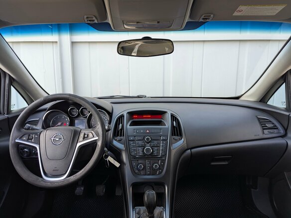 2011 Opel Astra J, белый - вид 10